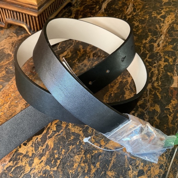 NWT Kate Spade Leather Reversible Black/ White Spade Buckle Woman Belt Size USXL main image 4